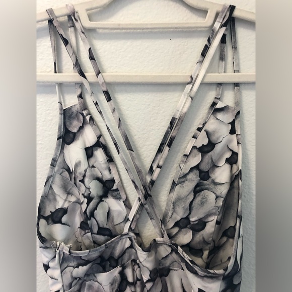 Deep Plunge Dress - Picture 6 of 11